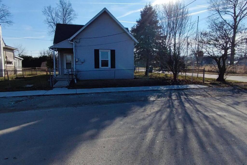 Perfect Combo Of Charm & Comfort- 2Bedroom Home Noblesville Exterior photo
